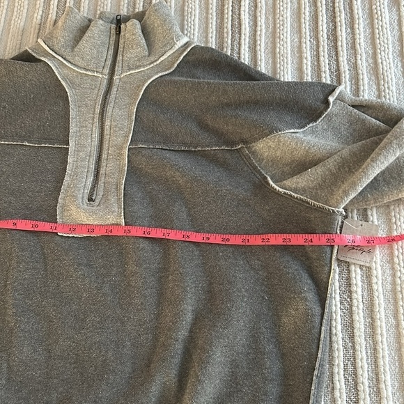 Free People We The Free Kassey Oversized 1/2 Zip Mock Neck Sweatshirt L Gray - Picture 6 of 12